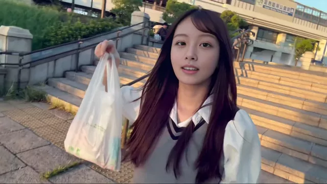 @OLrin_00 女子大生 ハメ撮り 必見 裏アカ動画 久々のノー◯ラ散歩更新しました 顔に虫きてびっく シーン2