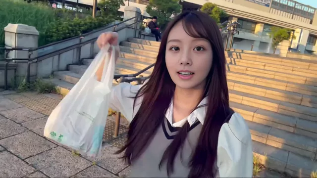 @OLrin_00 女子大生 ハメ撮り 必見 裏アカ動画 久々のノー◯ラ散歩更新しました 顔に虫きてびっく シーン3