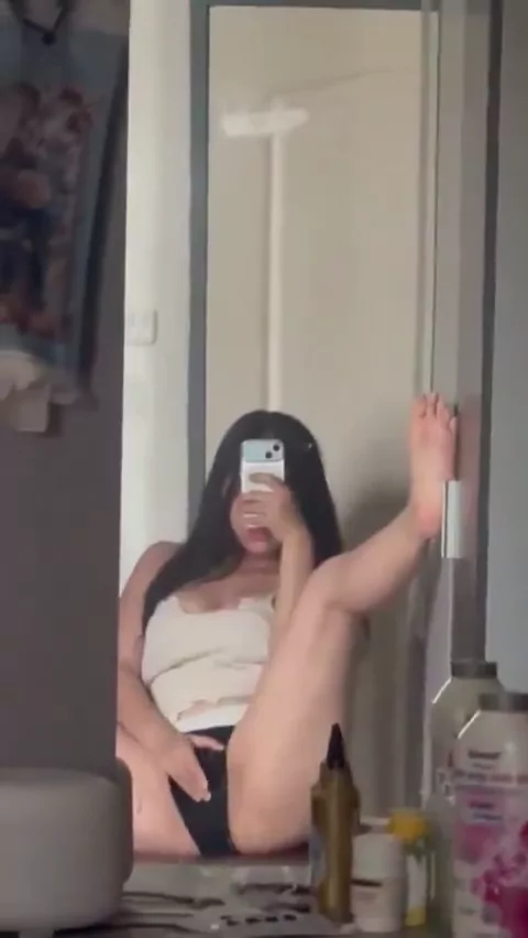 @geggcutiexo 巨乳 個人撮影 完全素人 Twitterエロ動画 @geggcutiexo の投稿動画 シーン2