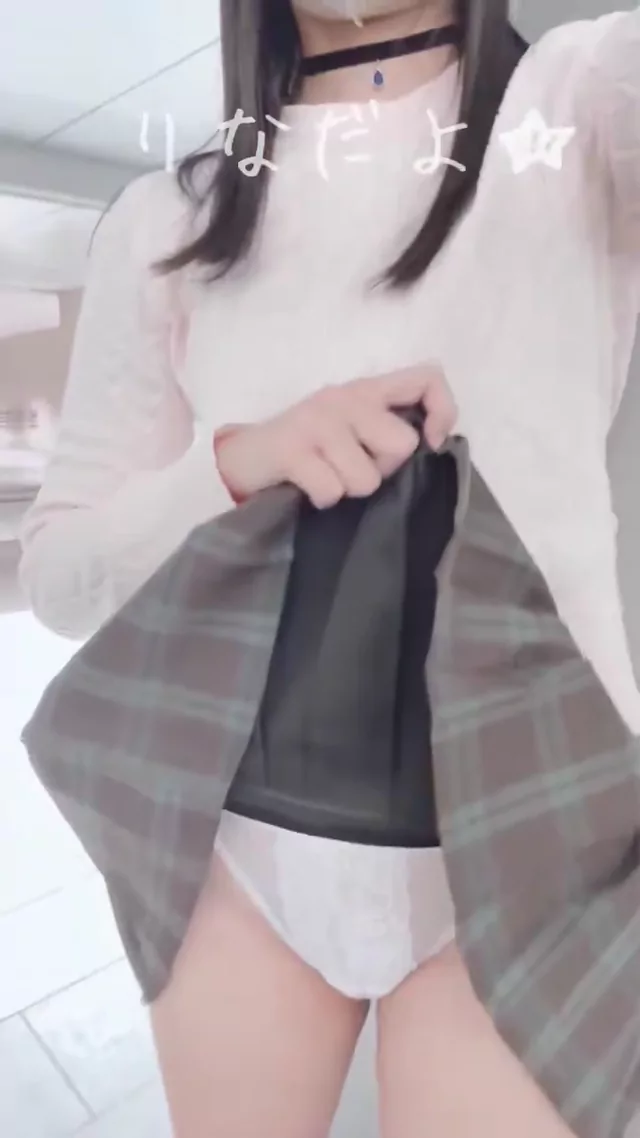 @rina_re2 清楚系 ハメ撮り 厳選 Twitterエロ動画 人が多すぎてなかなか露出できなかったけど頑 シーン2