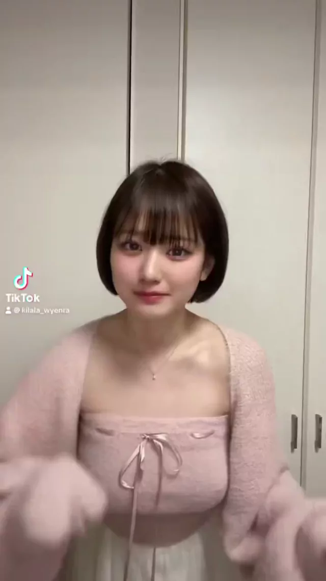 @wyenra_kilala 巨乳 流出 完全素人 SNS流出動画 TikTokライブありがとでした 今日も夜遅い中ずっとい シーン1
