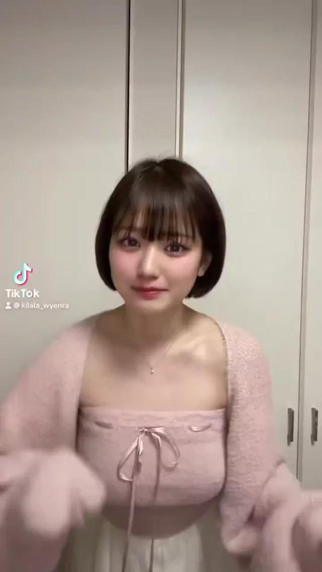@wyenra_kilala 巨乳 流出 完全素人 SNS流出動画 TikTokライブありがとでした 今日も夜遅い中ずっとい シーン2