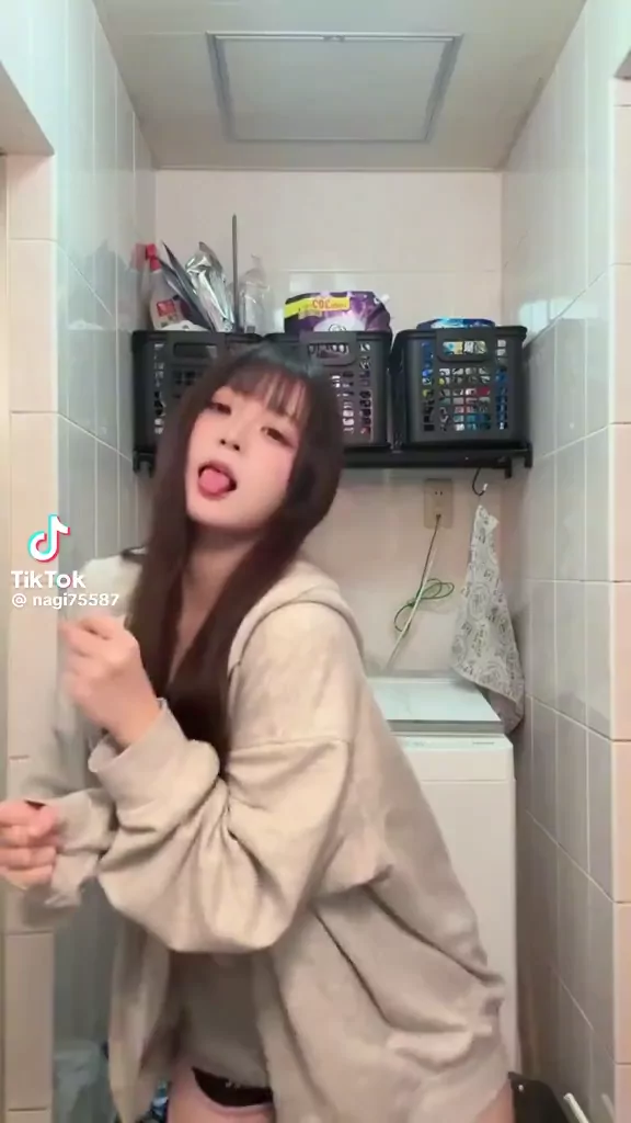 @hiy347787282 スレンダー フェラ 高画質 投稿エロ動画 @hiy347787282 の投稿動画 シーン1