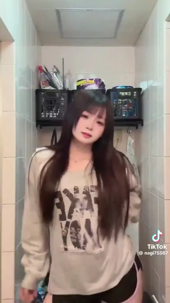 @hiy347787282 スレンダー フェラ 高画質 投稿エロ動画 @hiy347787282 の投稿動画 シーン6