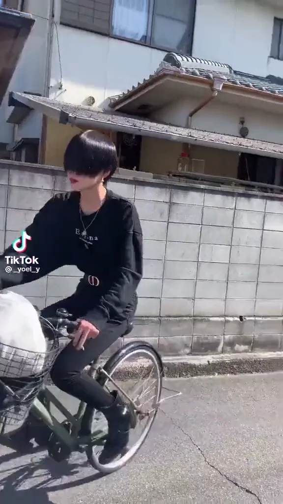 @irfmzb パイパン 潮吹き 必見 SNS流出動画 @irfmzb の投稿動画 シーン1