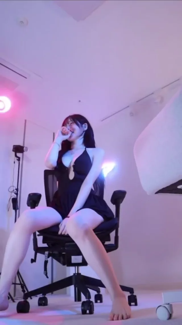 @loora_luv 美人OL 騎乗位 必見 Twitterエロ動画 @loora_luv の投稿動画 シーン7