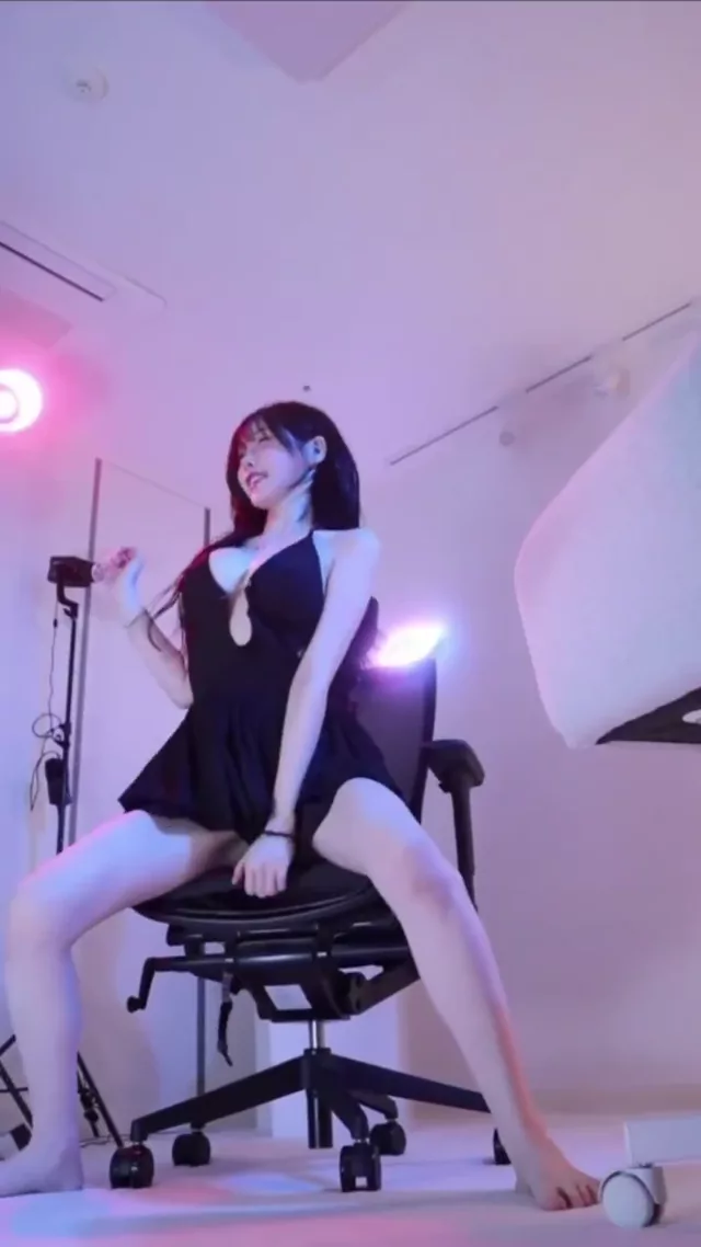 @loora_luv 美人OL 騎乗位 必見 Twitterエロ動画 @loora_luv の投稿動画 シーン9
