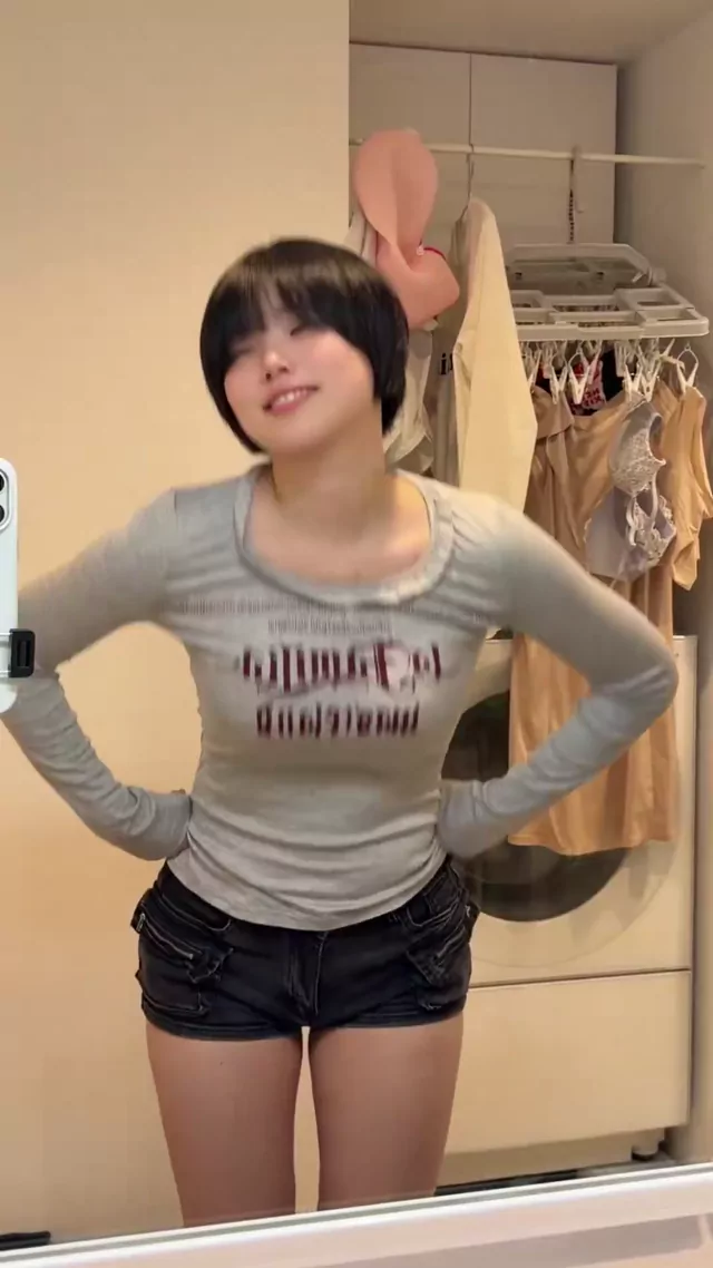 @sumire_live スレンダー 露出 話題 X動画 いつもより多めに揺れてます シーン2