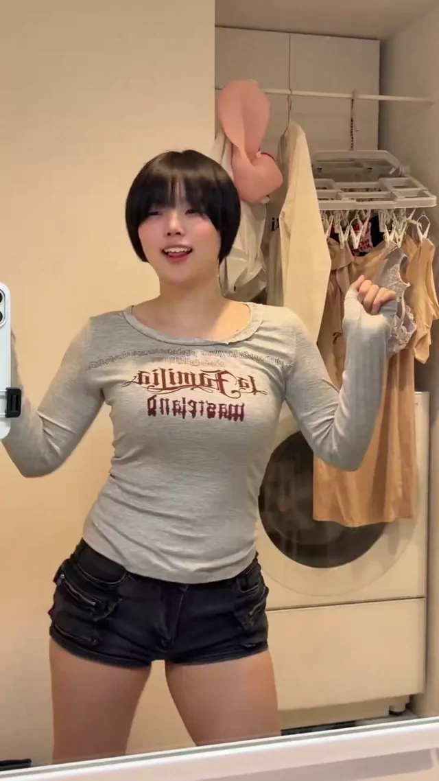 @sumire_live スレンダー 露出 話題 X動画 いつもより多めに揺れてます シーン3
