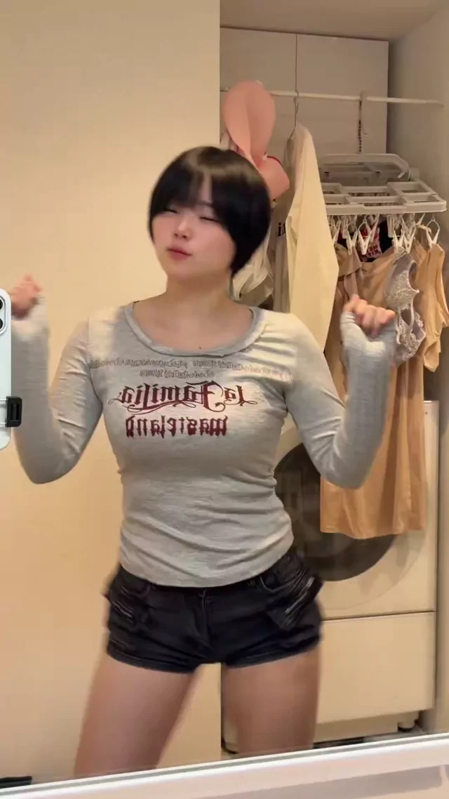 @sumire_live スレンダー 露出 話題 X動画 いつもより多めに揺れてます シーン4