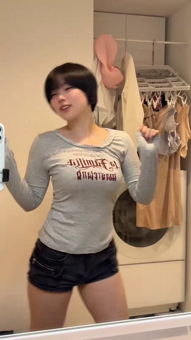 @sumire_live スレンダー 露出 話題 X動画 いつもより多めに揺れてます シーン5