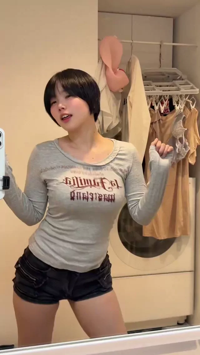 @sumire_live スレンダー 露出 話題 X動画 いつもより多めに揺れてます シーン9
