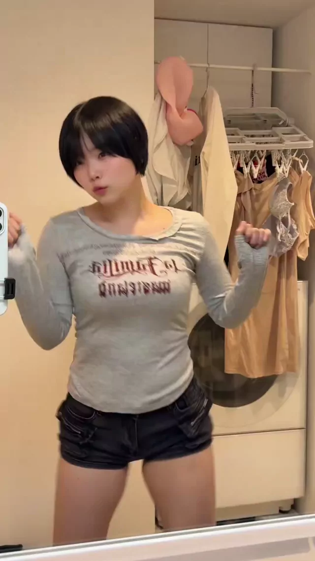 @sumire_live スレンダー 露出 話題 X動画 いつもより多めに揺れてます シーン10