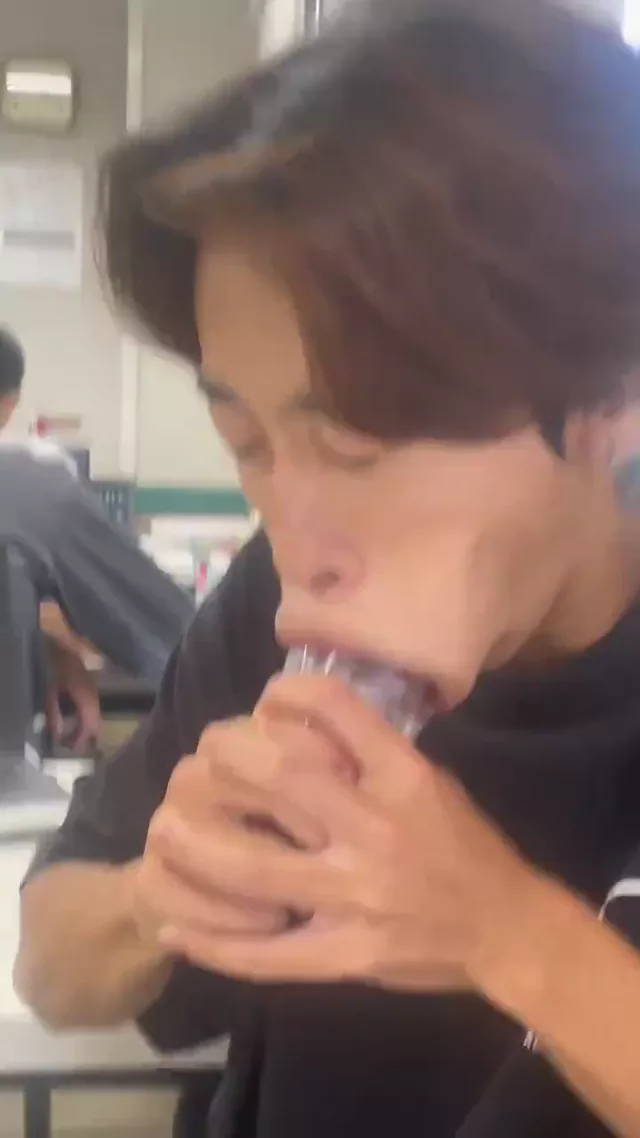 @madaomoshiroi スレンダー 騎乗位 過激 投稿エロ動画 @madaomoshiroi の投稿動画 シーン7