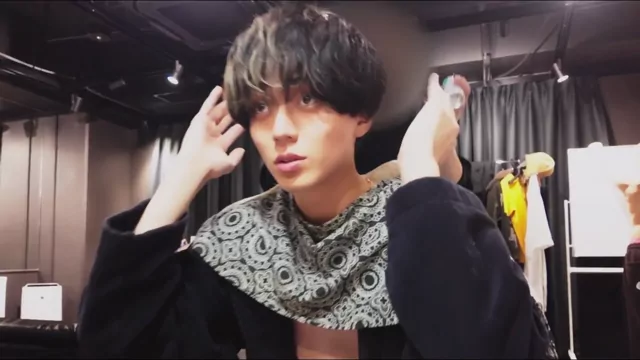 @koinagase123 美人OL 露出 完全素人 SNS流出動画 @koinagase123 の投稿動画 シーン2