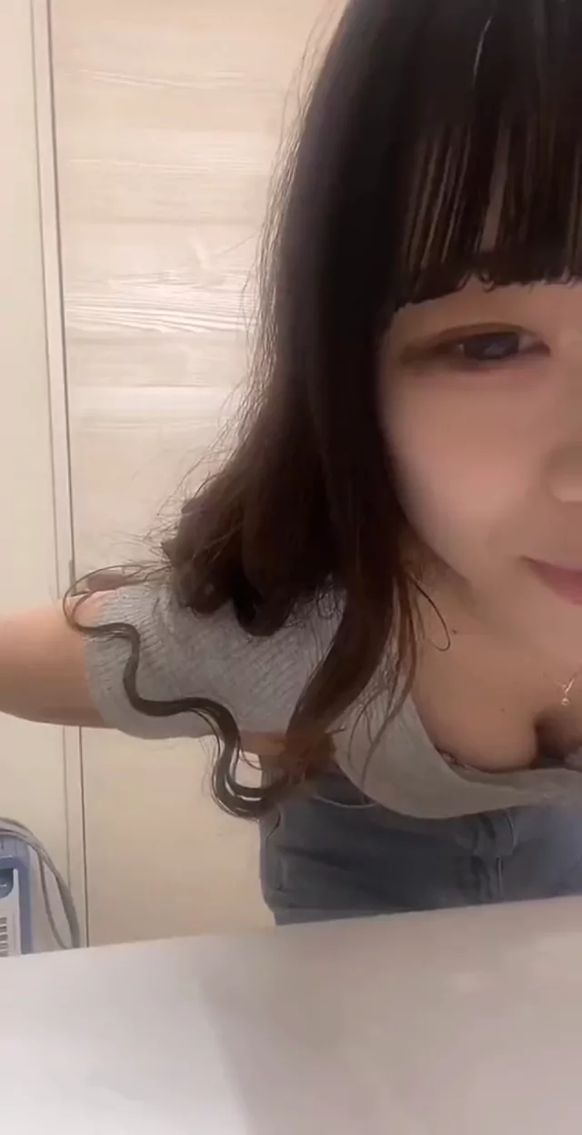 @liveotakara 女子大生 コスプレ リアル 裏アカ動画 @liveotakara の投稿動画 シーン4
