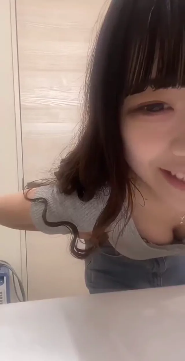 @liveotakara 女子大生 コスプレ リアル 裏アカ動画 @liveotakara の投稿動画 シーン5