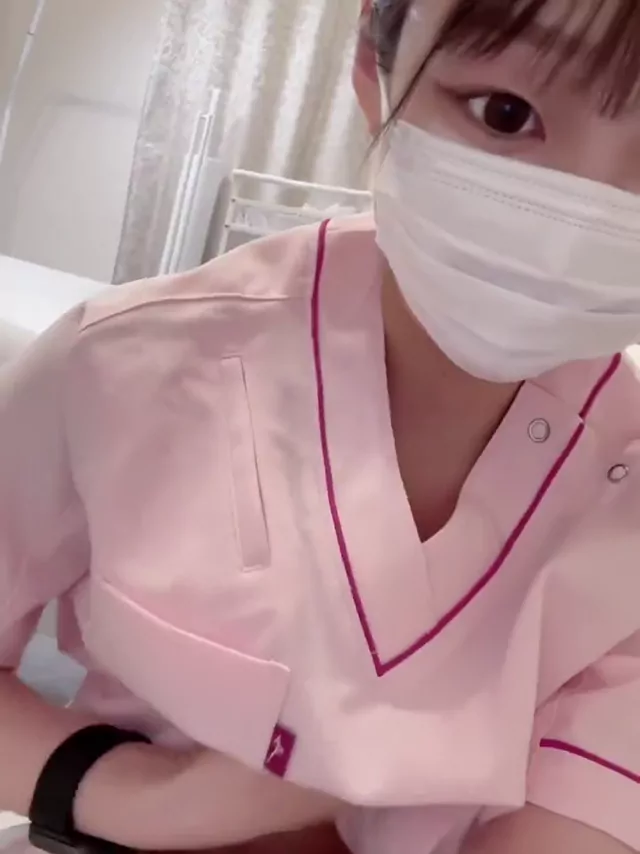@miu_xx_uim 美少女 中出し 激シコ 裏アカ動画 病院でもこっそり自撮りしちゃう看護師、嫌いですか シーン3