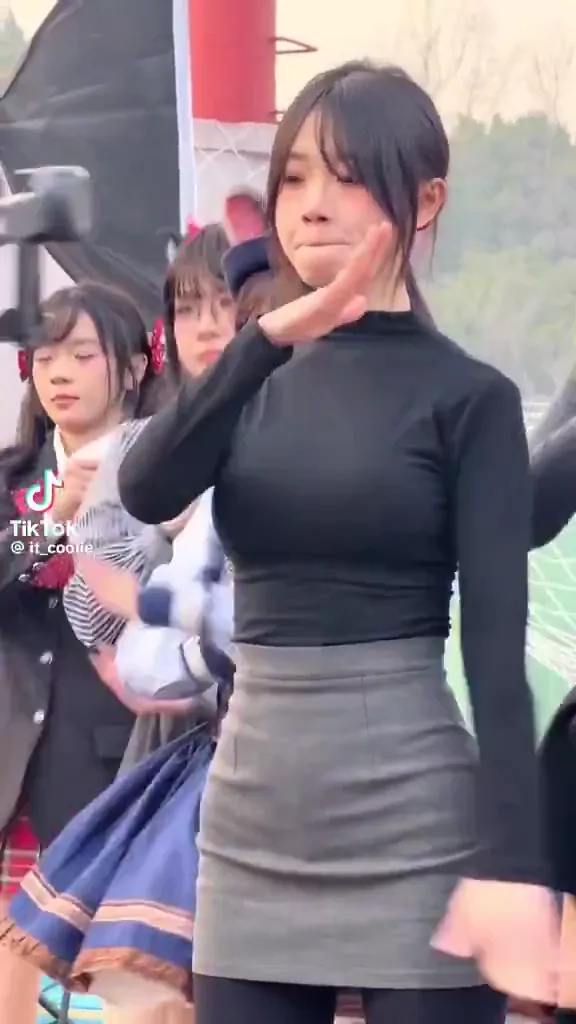 @dreamunader1982 巨乳 露出 厳選 投稿エロ動画 @dreamunader1982 の投稿動画 シーン1