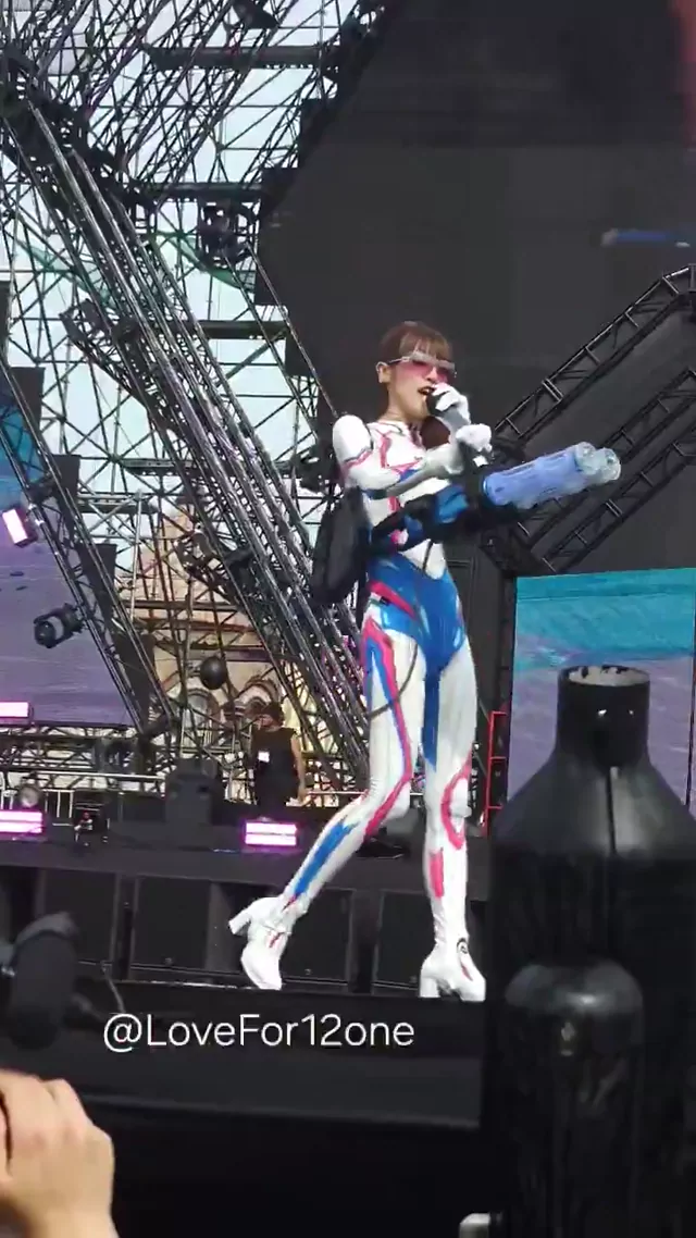 @lovefor12one 素人 露出 話題 裏アカ動画 @lovefor12one の投稿動画 シーン3