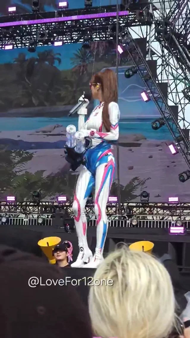 @lovefor12one 素人 露出 話題 裏アカ動画 @lovefor12one の投稿動画 シーン10